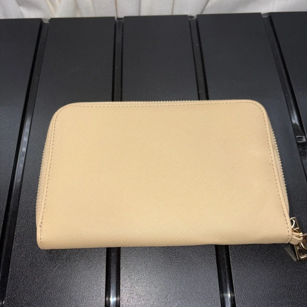 Lost + Wander Worryfree Passport Wallet / Wristlet Tan/Beige- MSRP $40 SEE PICS